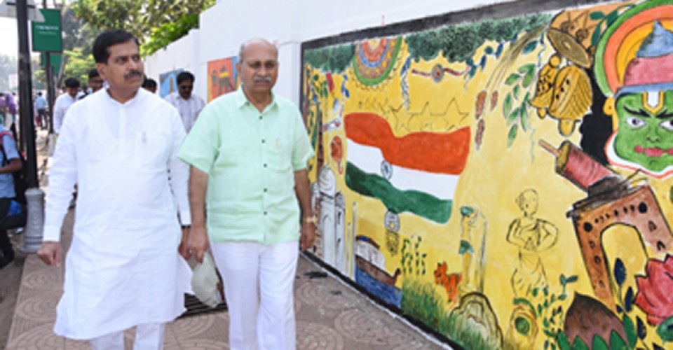 Shri Suresh Angadi MP visit at Wall Painting